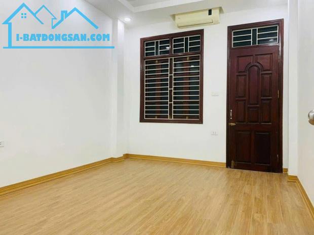 279 Đội Cấn - Ngõ thẳng, đúng 1 ngoặt vào nhà - Dân xây kcbt chắc chắn - Gần phố - Tiện íc