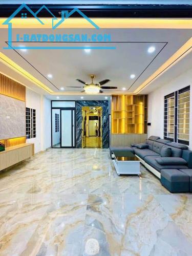 TÔI CẦN BÁN NHÀ  ĐỘI CẤN BA ĐÌNH 43M2 7 TẦNG THANG MÁY 8.5 TỶ FULL NỘI THẤT