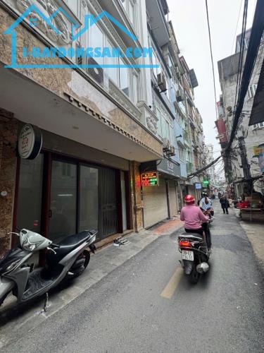 BÁN NHÀ MẶT PHỐ ĐÊ LA THÀNH - Ô TÔ ĐỖ CỬA- MẶT TIỀN KHỦNG ,KD ĐA DẠNG