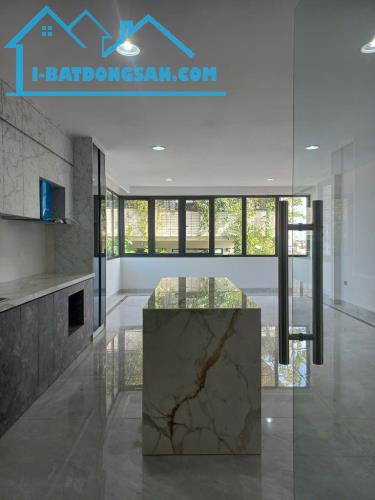 Nhà đẹp 6 tầng TM - lõi Ba Đình - ô tô vào nhà - nhỉnh 20 tỷ - 2
