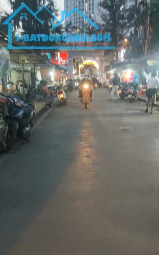 NGUYỄN TRÃI -THANH XUÂN - ĐỐI DIỆN ROYALCYTY - GẦN NGÃ TƯ SỞ -NGÕ BA GÁC -70M RA ÔTÔ TRÁNH