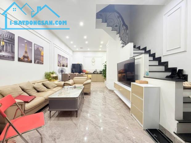Nhà 4 tầng đẹp, giá chỉ 5.7 tỷ, phố Nguyễn Trãi, Thanh Xuân, gần trường, chợ, tiện ích
