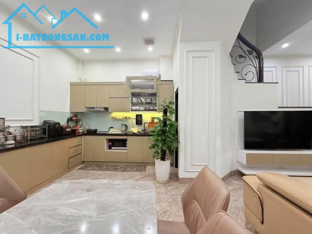 Nhà 4 tầng đẹp, giá chỉ 5.7 tỷ, phố Nguyễn Trãi, Thanh Xuân, gần trường, chợ, tiện ích - 1