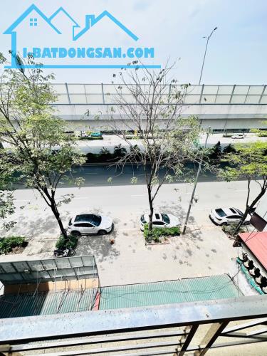 Bán nhà 4 tầng Mặt phố Phạm Văn Đồng, vỉa hè, Ô tô tránh KD khủng 86m2 MT 4.7 chỉ 29 tỷ