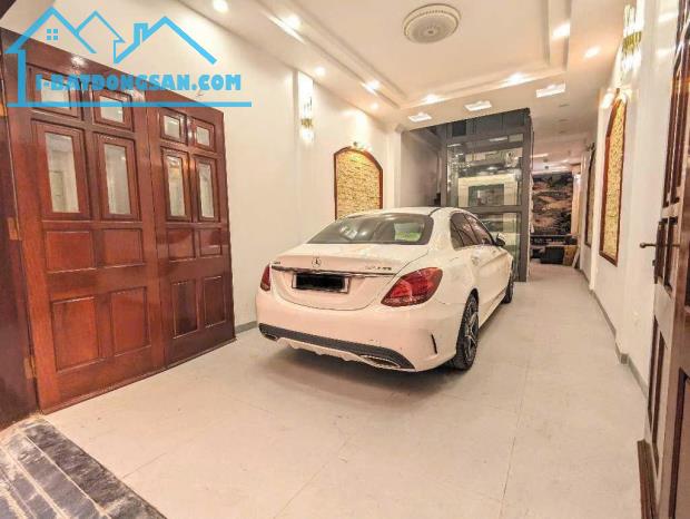 B.á.n N.h.à Hoàng Văn Thái - Toà nhà VP -View Đầm Hồng-Phân Lô - Ô Tô Tránh 65m-23.8T.ỷ