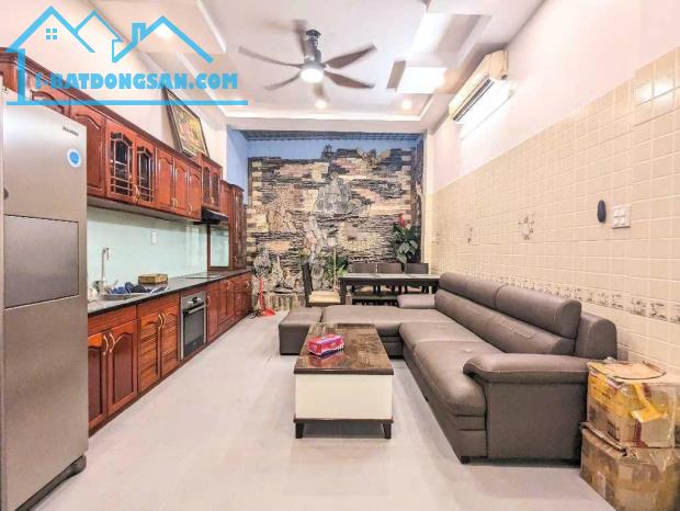 B.á.n N.h.à Hoàng Văn Thái - Toà nhà VP -View Đầm Hồng-Phân Lô - Ô Tô Tránh 65m-23.8T.ỷ - 2
