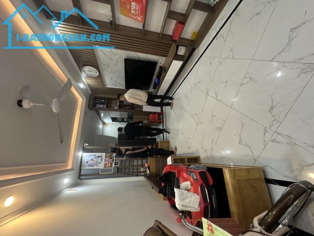 7,65 tỷ 30m2 Cần Bán Gấp Nhà ở Kim Giang, Ngõ Thông - Nhà 5 tầng đẹp - 4PN, tặng nội thất - 2