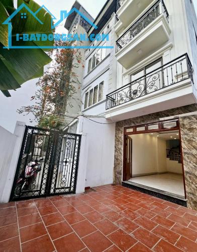 NHÀ PHỐ TRẠM - LONG BIÊN Ô TÔ TRÁNH NGÕ NÔNG