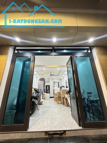 Bán nhà 7 tầng thang máy phố Hoàng Cầu, Đống Đa, Hà Nội | 48m², mặt tiền 4.6m giá 15.5 tỷ
