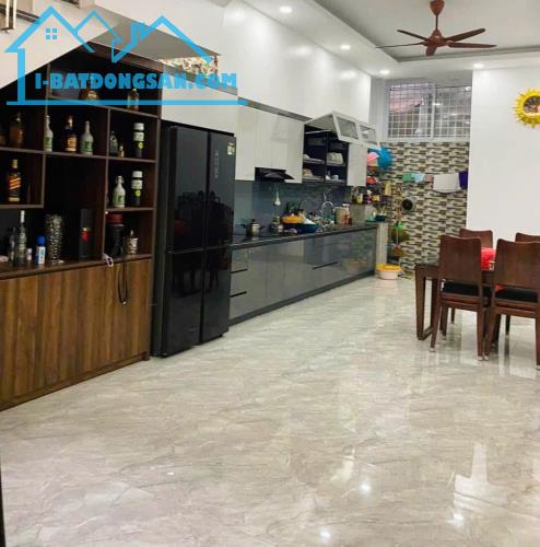Nhà Đẹp 4 Tầng – Trung Tâm TP.TH – Giá Tốt – Sổ Sẵn