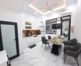 Nguyễn Văn Cừ, phố trung tâm quận Long Biên,