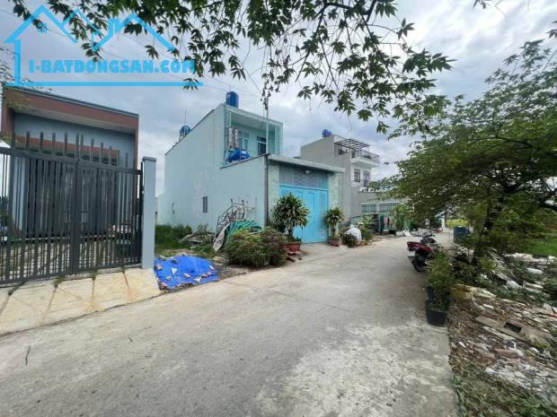 Chính chủ gửi tôi lô đất mới ra sổ F1, ngay trục đường chính DT 825,thuộc thị trấn Đức Hòa