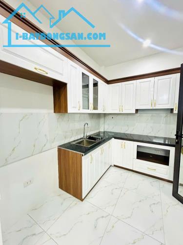 Căn Nhà mới xây – Kính coong– Nguyễn Khoái– gần phố – Full công năng.  Diện tích: 30m² - 3