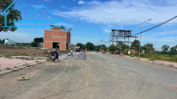 Chính chủ Gửi 5x22 Thổ Cư ,Gía 790TR,Sau Chợ Đức Hòa ,Kế Nhà Dân đường Ô Tô - 1