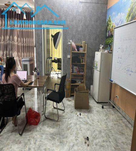 Cho thuê nhà Shop House mặt đường Tam Trinh Tầng 2 + 1 Tầng lửng. Chỗ để xe rộng rãi - 3