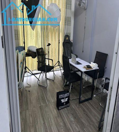 Cho thuê nhà Shop House mặt đường Tam Trinh Tầng 2 + 1 Tầng lửng. Chỗ để xe rộng rãi - 4