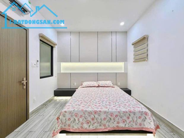 Đi nước ngoài định cư bán gấp nhà ở đường Cách Mạng Tháng Tám, phường 4, quận 3, giá 3 tỷ - 3