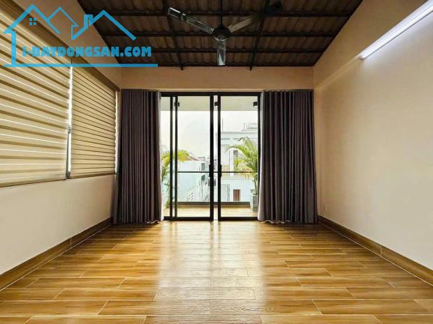 Đi nước ngoài định cư bán gấp nhà ở đường Cách Mạng Tháng Tám, phường 4, quận 3, giá 3 tỷ - 4