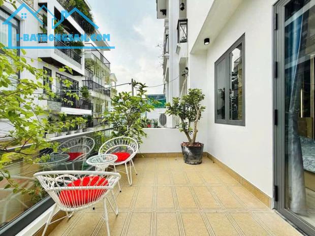 Đi nước ngoài định cư bán gấp nhà ở đường Cách Mạng Tháng Tám, phường 4, quận 3, giá 3 tỷ - 5