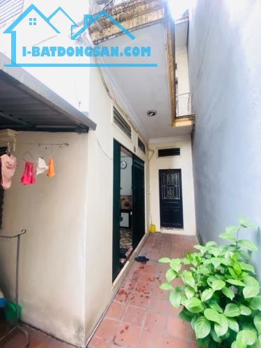 BÁN NHÀ THƯỢNG THANH - 80 M2- Ô TÔ ĐỖ CỬA- 3 THOÁNG- NGÕ THÔNG-VỊ TRÍ HIẾM- THIẾT KẾ HIỆN