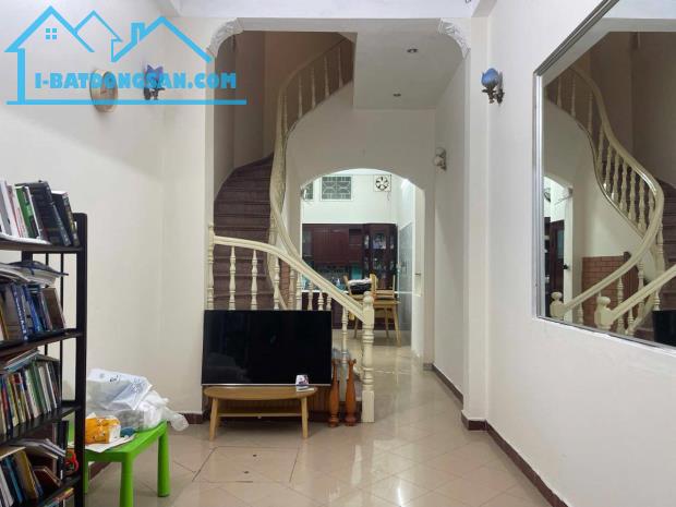 Bán nhà Nguyễn Ngọc Nại, Phân Lô Ô Tô, Ngõ Thông 10m Ra Phố. DT 45M2. Giá 11 tỷ - 2