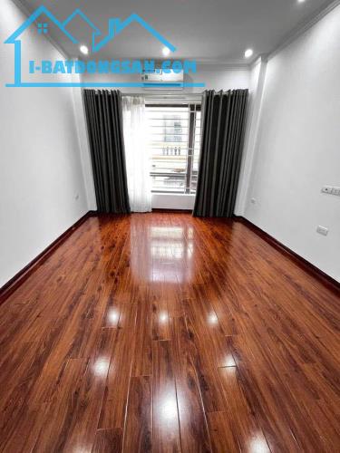 Cần bán gấp nhà Nguyễn Văn Cừ, lô góc, ngõ đón gió, oto đỗ cửa - 1