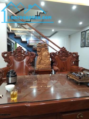 Bán nhà Nguyễn Văn Cừ - Long Biên: 2 thoáng, phân lô, ô tô vòng quanh, ô  chờ thang máy.