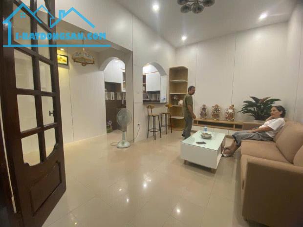 NHÀ MỚI ĐẸP GẦN Ô TÔ - VÀI BƯỚC RA HỒ 3 MẪU - NỘI THẤT SIÊU MỚI MẶT TIỀN RỘNG Ở SƯỚNG - 3