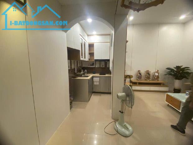 NHÀ MỚI ĐẸP GẦN Ô TÔ - VÀI BƯỚC RA HỒ 3 MẪU - NỘI THẤT SIÊU MỚI MẶT TIỀN RỘNG Ở SƯỚNG - 1