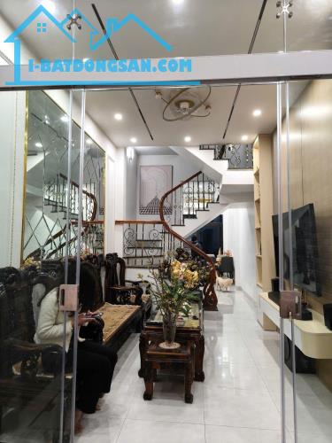 BÁN NHÀ Nguyên Hồng, 43mx4T, an sinh tốt, chỉ 10,9 tỷ.