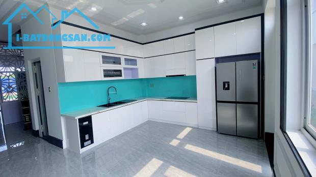 Nhà phố kinh doanh mặt tiền Quốc lộ 14 100m2 cách HCM chỉ 25 phút
