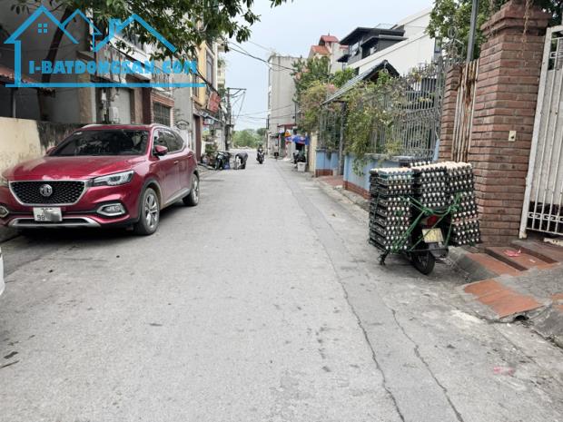 Cần bán 161m2 nhà 2 tầng, sân vườn tại tổ 12 Thạch Bàn. Đường ô tô tránh, gần Cổ Linh và c - 2