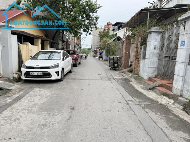 Cần bán 161m2 nhà 2 tầng, sân vườn tại tổ 12 Thạch Bàn. Đường ô tô tránh, gần Cổ Linh và c