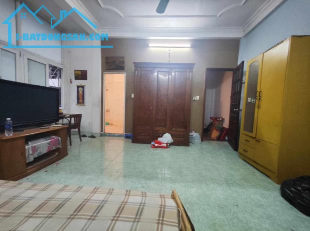 Cho thuê nhà nguyên căn phố Ngọc Khánh, Ba Đình, 35m2 xây 5 tầng sẵn nội thất, gần phố - 2