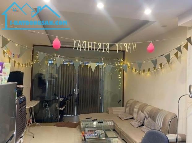 CHO THUÊ NHÀ 5 TẦNG FULL NỘI THẤT,  LẠC LONG QUÂN, TÂY HỒ,  15 triệu/tháng