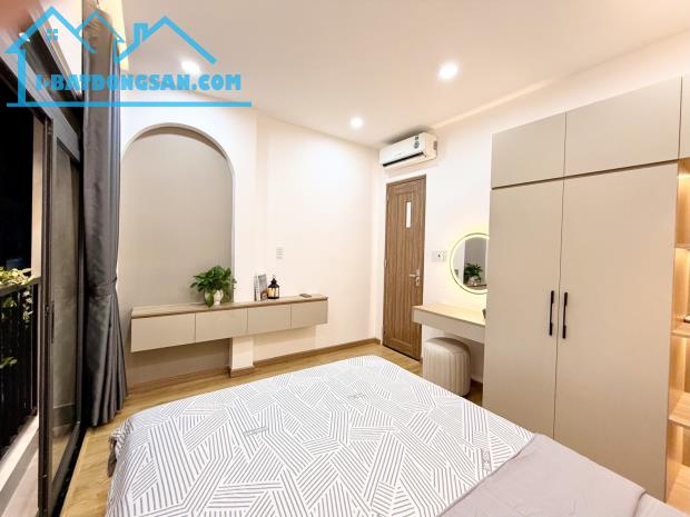Nhà đẹp đầy đủ nội thất Bình Thạnh ở liền.
