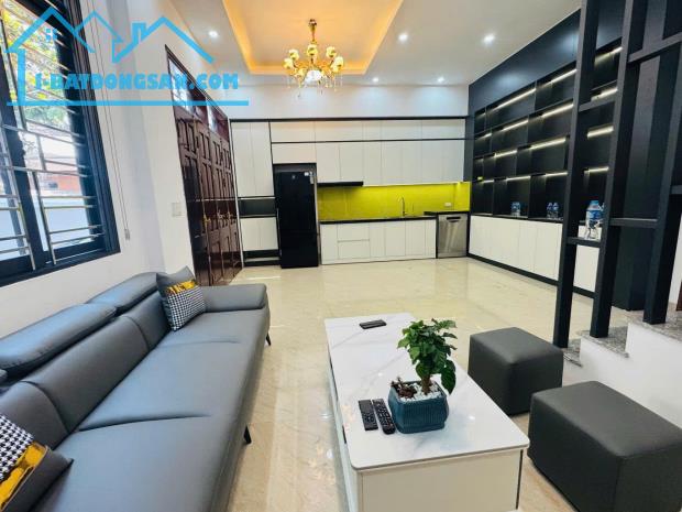 Nhà mặt tiền CĂN NHÀ VÀNG TRONG LÀNG ĐẠI MỖ- GẦN CHỢ- GẦN TRƯỜNG