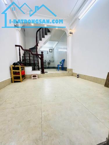 Bán Nhà Ngay Phố Vương Thừa Vũ 29,25m2 4 Tầng Gần Phố Giá Chỉ 5 Tỷ