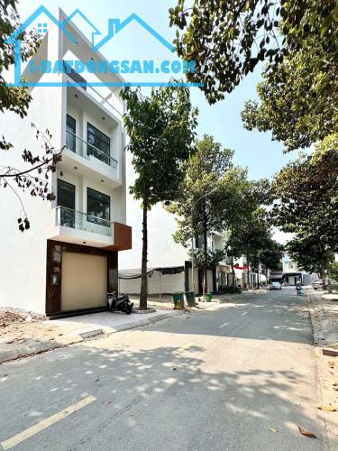 Bán Nhà 1 Trệt 3 Lầu mặt tiền đường N2 thuộc Khu Dân Cư D2D cách đường Võ Thị Sáu vào 300M