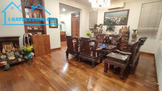 SIÊU PHẨM BIỆT THỰ MẶT TIỀN ĐẲNG CẤP – DUY NHẤT MỘT CĂN NGAY TRUNG TÂM QUẬN 1 - 2