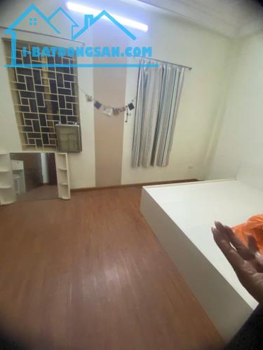 Cho thuê nhà Mặt ngõ ô tô KD Hồng Hà làm KD, VP, Spa 5 tầng x 50m2, 6 ngủ, vào ngay - 3