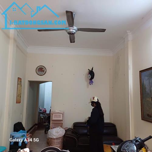 Cho thuê nhà riêng Phố Nhân Hoà, KD online kết hợp ở gia đình, 3 tầng x 40m2, 3 ngủ, 12