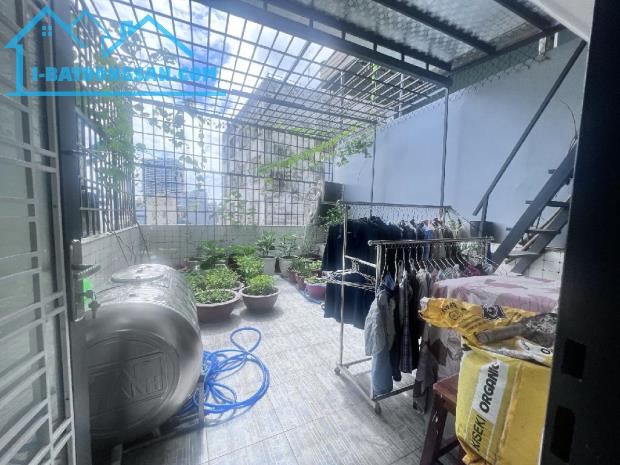 Nhà mặt tiền Hoàng Lê Kha P9 Q6 ngang gần 5m 125m2 4 tầng, đẹp ở ngay, chỉ nhỉnh 18 tỷ TL