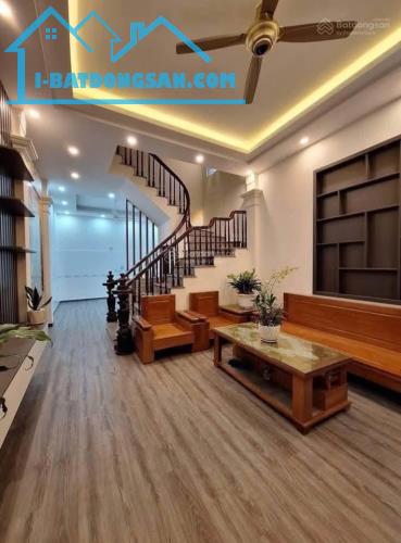 BÁN NHÀ ĐÀO TẤN🔥50M2 x 3T🔥 MT 4M🔥 GẦN PHỐ🔥 Ô TÔ DỪNG ĐỖ 24/7🔥NGÕ THÔNG RỘNG