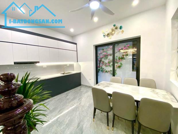BÁN NHÀ NGUYỄN TRÃI - PHÂN LÔ VIP - Ô TÔ ĐỖ CỬA - 1