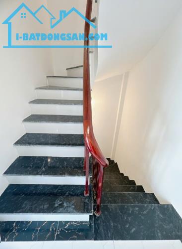BÁN NHÀ MỚI VIỆT HƯNG LONG BIÊN, HÀ NỘI, LÔ GÓC, NỘI THẤT TIỀN TỶ, GIÁ CỰC MỀM - 1