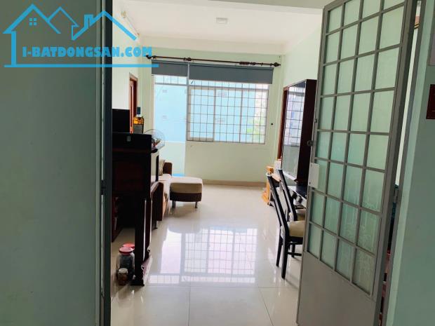 Bán rẻ căn hộ 60m2 chung cư 212 Nguyễn Trãi Q1 TP.HCM