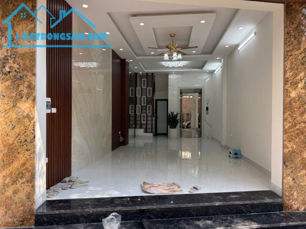 NHÀ ĐẸP Ở LUÔN - CÁN BỘ VỀ HƯU CÁCH MẤY BƯỚC RA PHỐ - NGÕ NGUYÊN LÝ Ô TÔ QUAY ĐẦU - TIỆN Í - 1