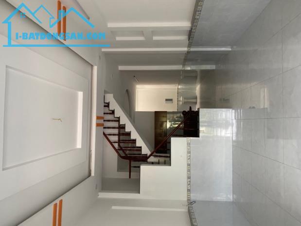BÁN NHÀ 3 TẦNG PHƯỜNG HIỆP BÌNH PHƯỚC 68M2 NHỈNH 5 TỶ