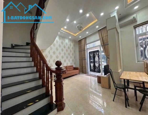 Bán nhà 50m2, 3 tầng, 4PN, 3WC, Trường Thọ, Thủ Đức - 6.8 tỷ